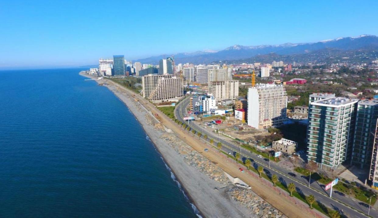Liana Sea & Sky Suites Batumi Exterior photo